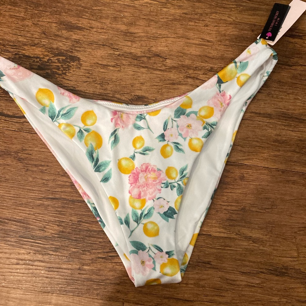 Victoria’s Secret Floral Bikini Bottoms Medium